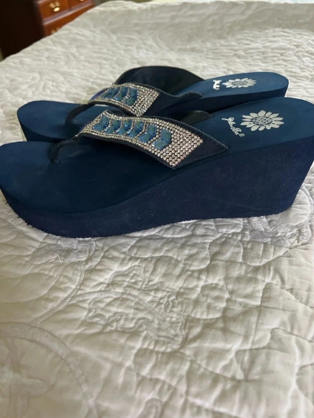 Yellow Box Women’s Navy Beaded Sandals with Iridescent Gems. Sz-8.EUC.So Pretty. - Picture 6 of 9